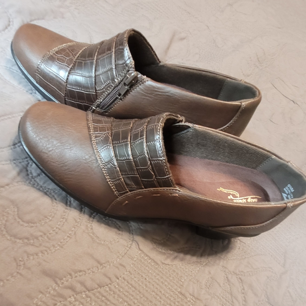 9.5 M Easy Street Comfort Wave new in box